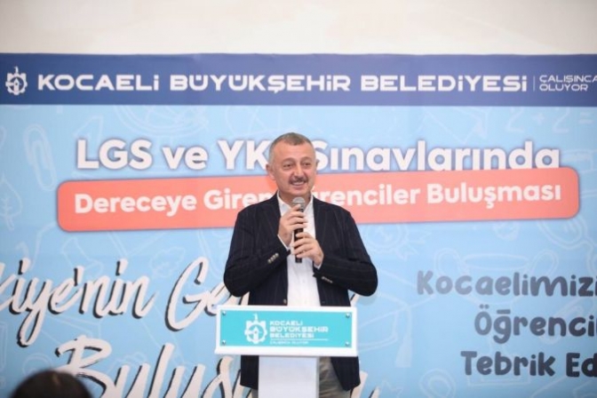 Başkan Büyükakın'dan Kocaeli'nin başarılı gençlerine kutlama