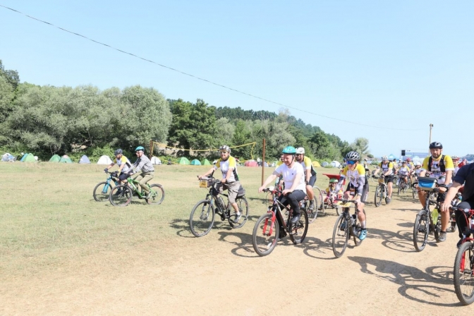 Başkan Büyükakın, Kandırada bisikletçilerle birlikte pedal çevirdi