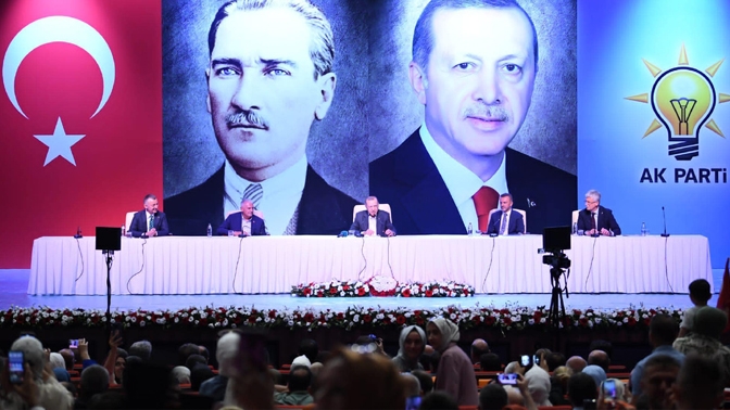 Cumhurbaşkanı Erdoğan partililerle bir araya geldi