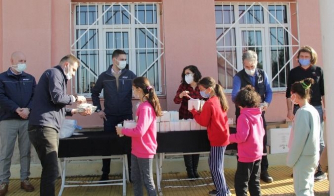 Hyundai Steel Türkiye ekibi köy çocuklarını sevindirdi
