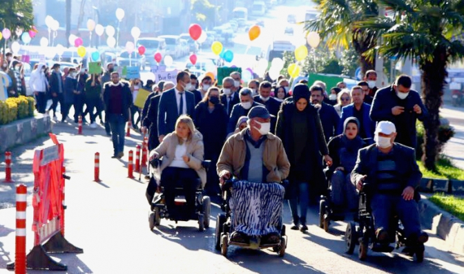 Kandıra'da 3 Aralık Engelliler Günü yürüyüşü