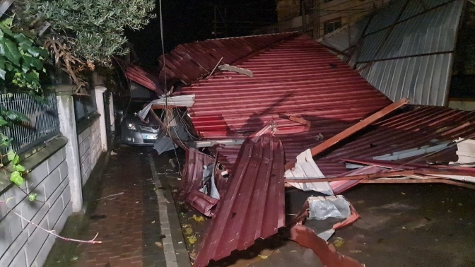 Kocaelide fırtına bilançosu: 2 kişi öldü, 96 çatı uçtu, 11 tekne battı