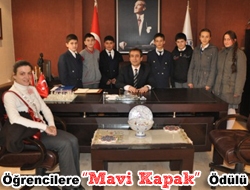 Öğrencilere Mavi Kapak ödülü