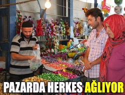 Pazarda herkes ağlıyor