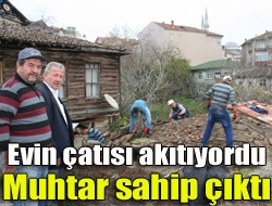 Evin çatısı akıtıyordu muhtar sahip çıktı