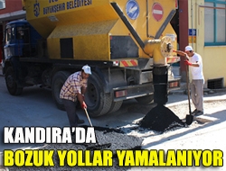 Kandırada bozuk yollar yamalanıyor