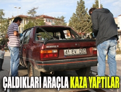 Çaldıkları araçla kaza yaptılar