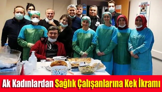 Ak Kadınlardan sağlık çalışanlarına kek ikramı