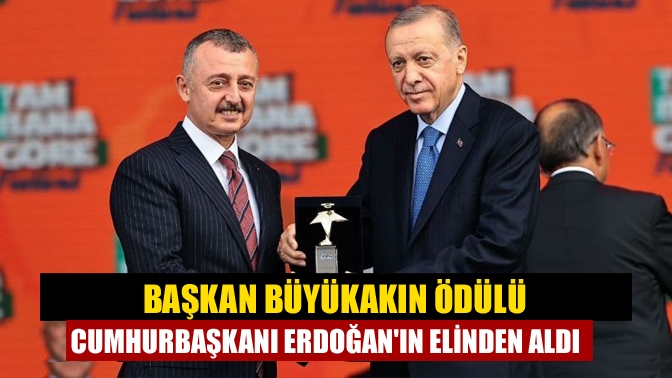 Başkan Büyükakın ödülü Cumhurbaşkanı Erdoğanın elinden aldı