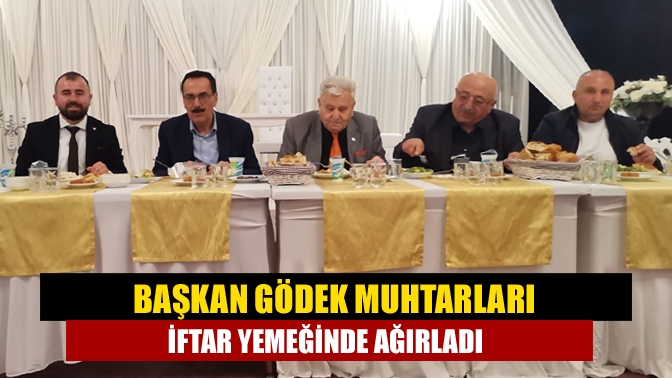 Başkan Gödek muhtarları iftar yemeğinde ağırladı