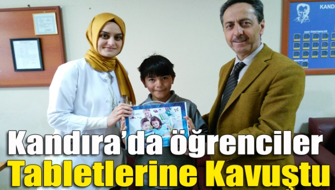 Kandıra’da öğrenciler tabletlerine kavuştu