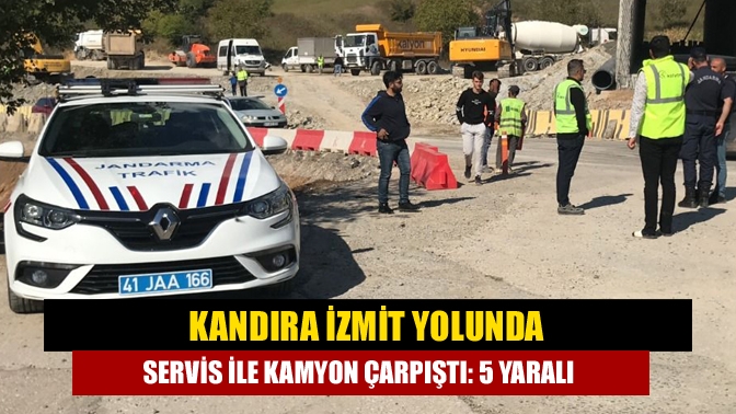 Kandıra İzmit yolunda servis ile kamyon çarpıştı: 5 yaralı