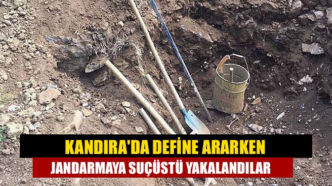 Kandırada define ararken jandarmaya suçüstü yakalandılar