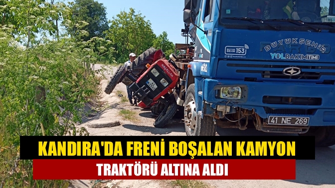 Kandırada Freni Boşalan Kamyon Traktörü Altına Aldı