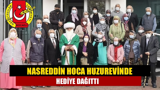 Nasreddin Hoca Huzurevinde hediye dağıttı