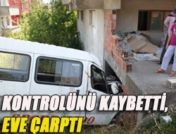 Kontrolünü kaybetti, eve çarptı