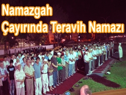 Namazgah çayırında teravih namazı