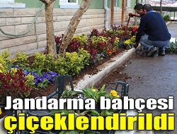 Jandarma bahçesi çiçeklendirildi