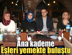 Ana kademe eşleri yemekte buluştu