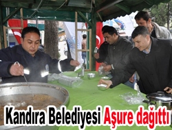 Kandıra Belediyesi Aşure dağıttı