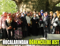Hocalarından öğrencilere jest