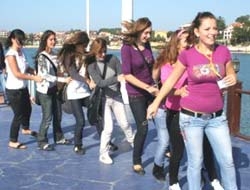 Konuk öğrenciler Kerpe'de yarıştı