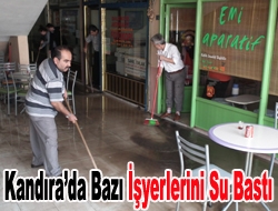 Kandırada Bazı İşyerlerini Su Bastı