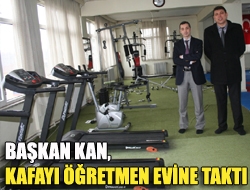 Başkan Kan, kafayı öğretmen evine taktı