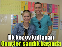 İlk kez oy kullanan gençler, sandık başında