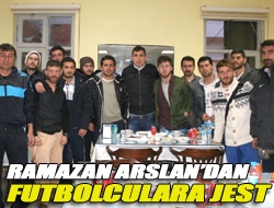 Ramazan Arslandan futbolculara jest