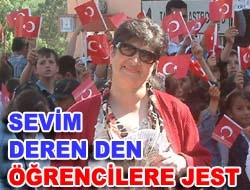 Sevim Deren'den öğrencilere jest