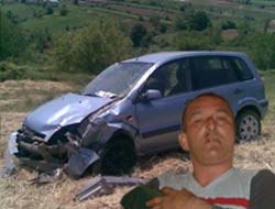 Acil Servis şoförü kaza geçirdi