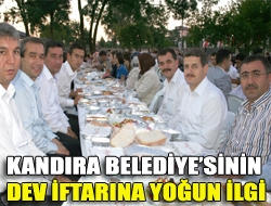 Kandıra Belediyesinin dev iftarına yoğun ilgi