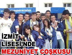 İzmit Lisesi'nde mezuniyet coşkusu