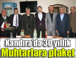 Kandırada 30 yıllık Muhtarlara plaket