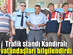 Trafik standı Kandıralı vatandaşları bilgilendirdi