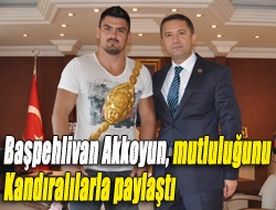 Başpehlivan Akkoyun mutluluğunu Kandıralılarla paylaştı