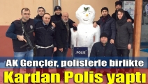 AK Gençler, polislerle birlikte Kardan Polis yaptı
