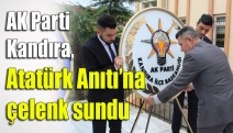 AK Parti Kandıra, Atatürk Anıtı’na çelenk sundu