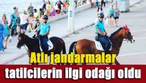 Atlı jandarmalar tatilcilerin ilgi odağı oldu