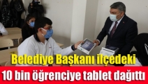 Belediye Başkanı ilçedeki 10 bin öğrenciye tablet dağıttı