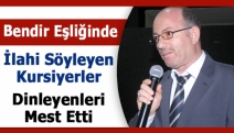 Bendir eşliğinde ilahi söyleyen kursiyerler dinleyenleri mest etti