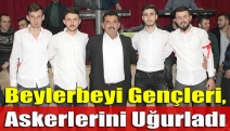 Beylerbeyi gençleri, askerlerini uğurladı