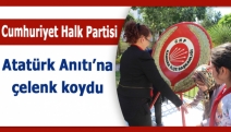 CHP, Atatürk Anıtı’na çelenk koydu