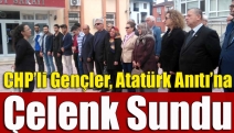 CHP’li gençler, Atatürk Anıtı’na çelenk sundu