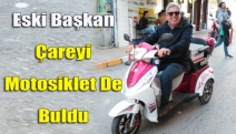 Eski başkan çareyi motosiklet de buldu