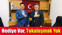 Hediye var, tokalaşmak yok