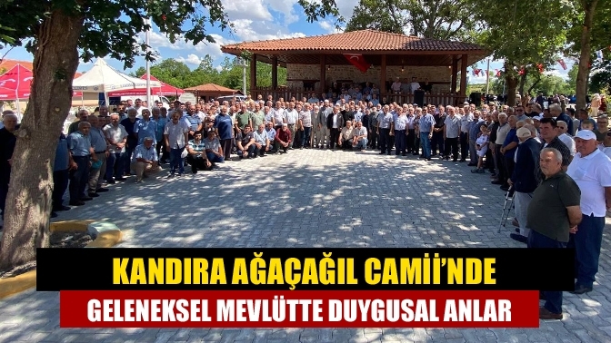 Kandıra Ağaçağıl Camii’nde Geleneksel Mevlütte Duygusal Anlar