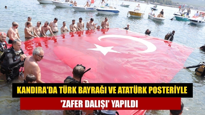 Kandıra'da Türk bayrağı ve Atatürk posteriyle 'zafer dalışı' yapıldı
