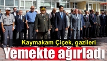 Kaymakam Çiçek, gazileri yemekte ağırladı